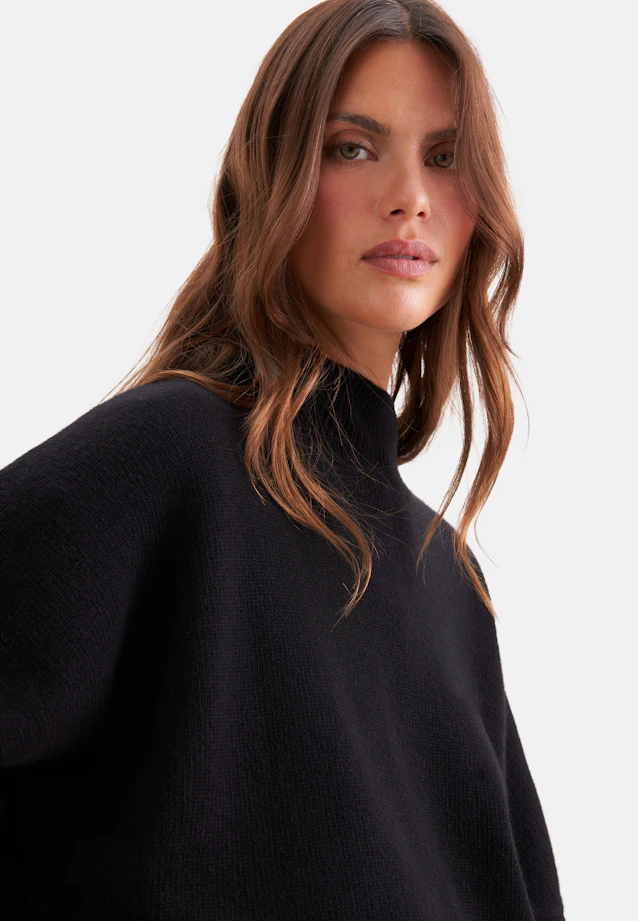 Boxy wool and cashmere turtleneck sweater in Schwarz |  Seidensticker Onlineshop