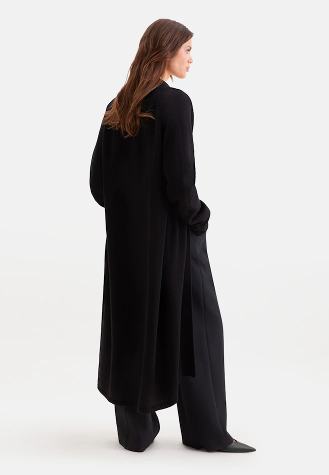 Boxy wool and cashmere turtleneck sweater in Schwarz | Seidensticker online shop