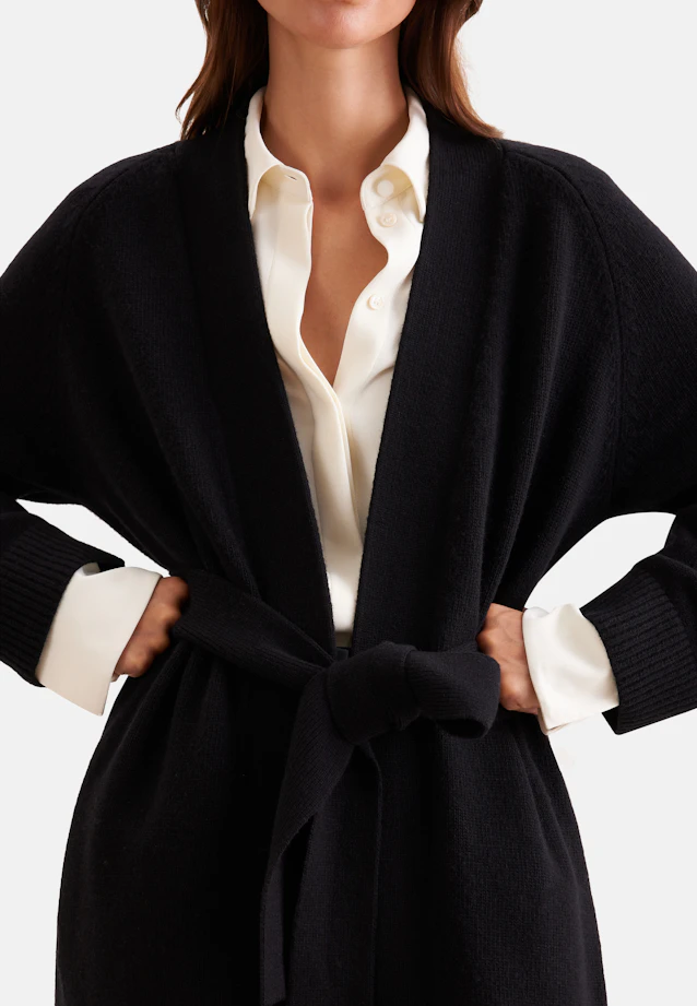 Boxy wool and cashmere turtleneck sweater in Schwarz |  Seidensticker Onlineshop