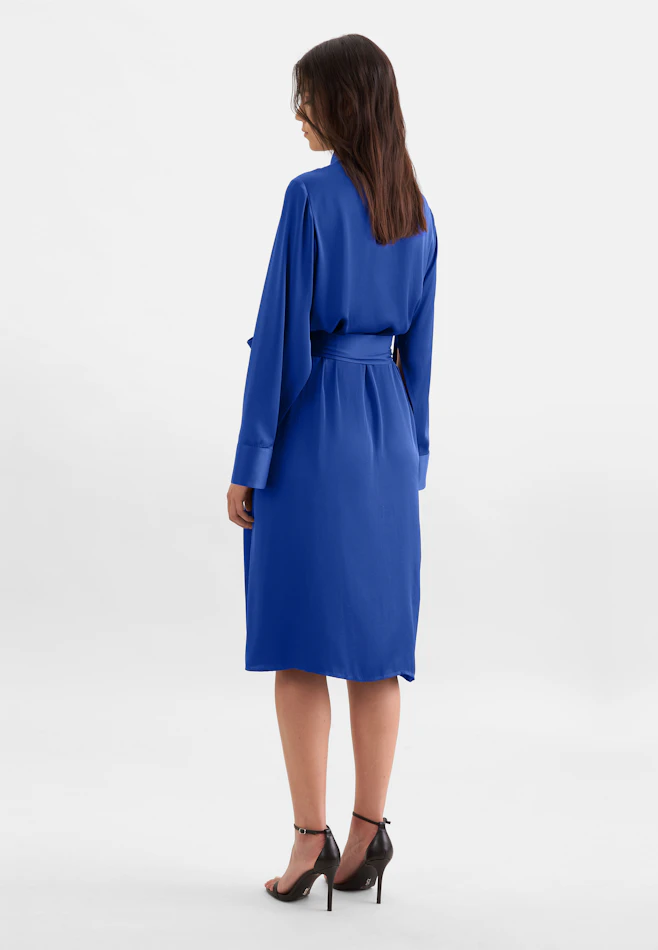 Satin shirt dress with high sleeve slits in Mittelblau | Seidensticker online shop