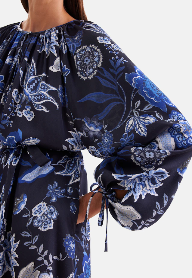 Robe raglan en satin avec détails de nœud et ceinture in Noir |  Seidensticker Onlineshop