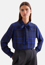 Hemdbluse mit abnehmbarer Schluppe in Mittelblau |  Seidensticker Onlineshop