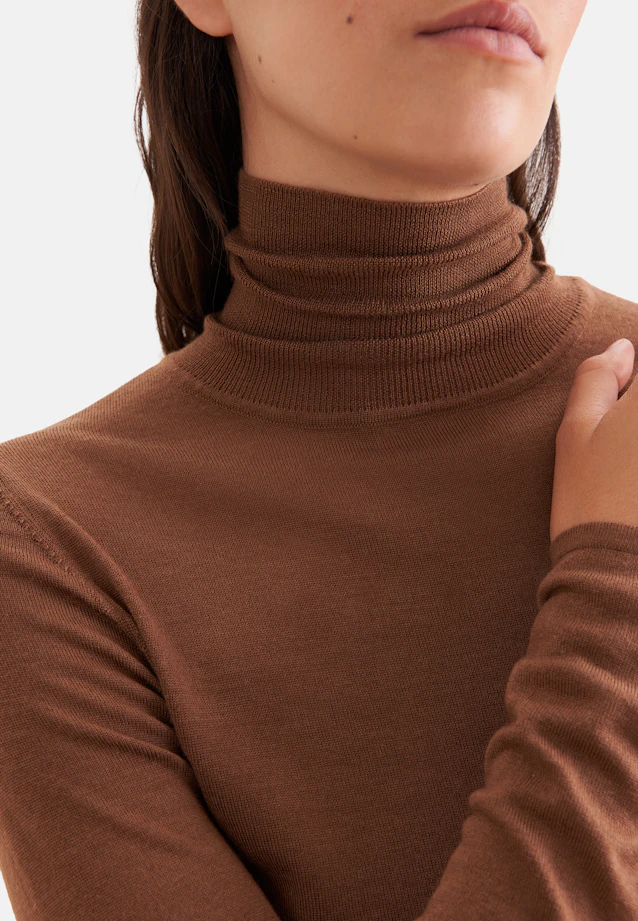 THE ESSENTIAL Fine-Knit Turtleneck Sweater with Silk in Braun |  Seidensticker Onlineshop