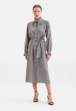 Satiniertes Kleid mit Schluppe und Bindeband in Schwarz |  Seidensticker Onlineshop