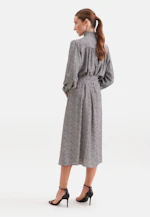 Satiniertes Kleid mit Schluppe und Bindeband in Schwarz |  Seidensticker Onlineshop