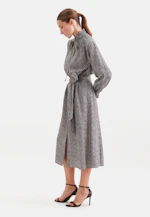 Satiniertes Kleid mit Schluppe und Bindeband in Schwarz |  Seidensticker Onlineshop