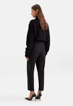 Schmale Hose aus einer Wollmischung mit satinierten Details in Schwarz |  Seidensticker Onlineshop
