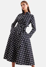 Taftkleid mit Tupfen in Schwarz |  Seidensticker Onlineshop
