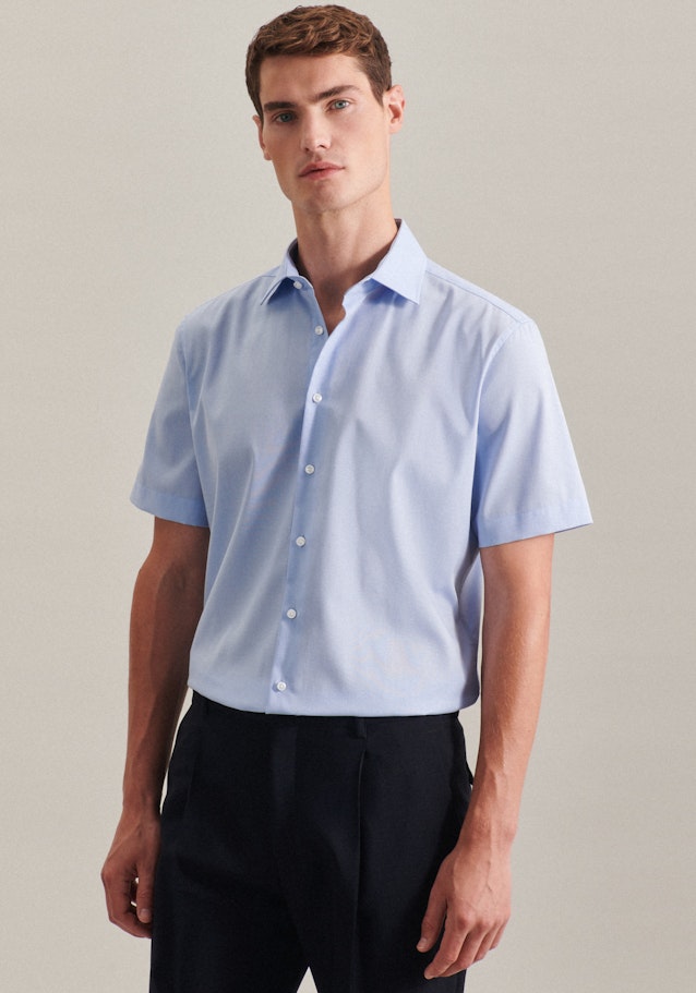 Non-iron Fil a fil Short sleeve Business Shirt in Shaped with Kent-Collar in Light Blue |  Seidensticker Onlineshop