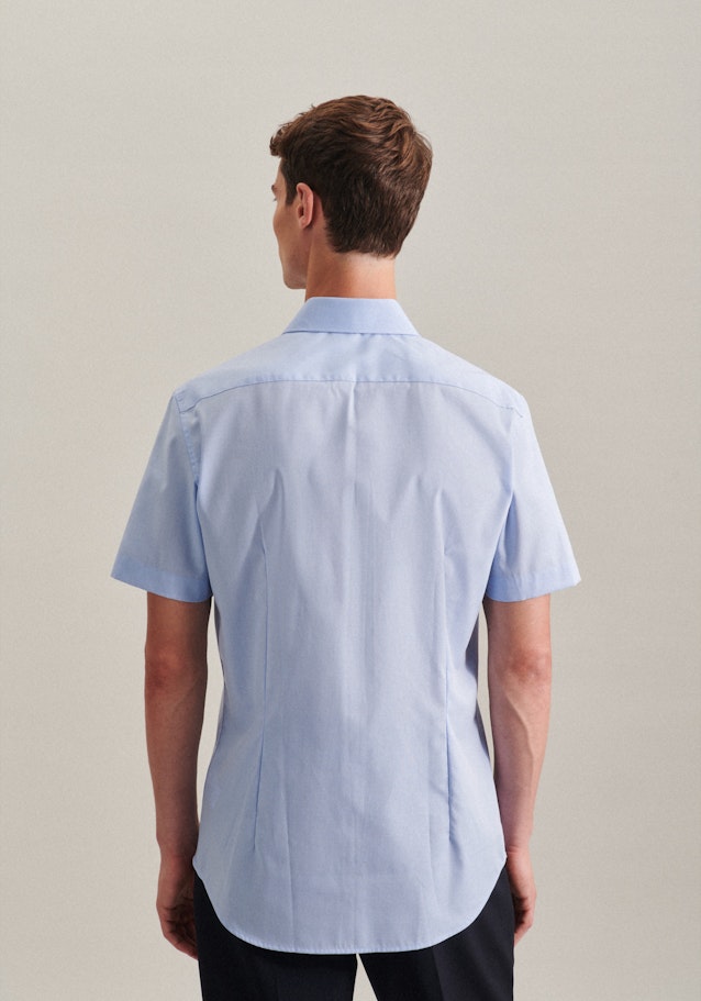 Bügelfreies Fil a fil Kurzarm Business Hemd in Shaped mit Kentkragen in Hellblau | Seidensticker Onlineshop