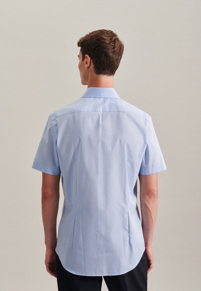 Non-iron Fil a fil Short sleeve Business Shirt in Shaped with Kent-Collar in Light Blue | Seidensticker online shop