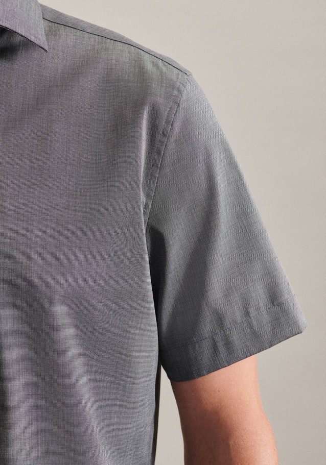 Bügelfreies Fil a fil Kurzarm Business Hemd in Shaped mit Kentkragen in Grau |  Seidensticker Onlineshop