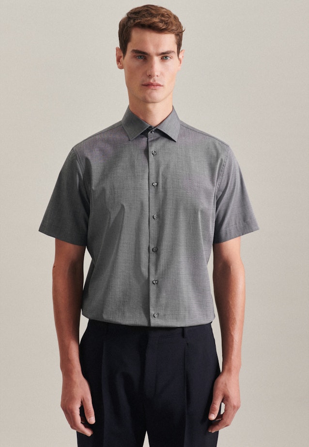 Non-iron Fil a fil Short sleeve Business Shirt in Shaped with Kent-Collar in Grey |  Seidensticker Onlineshop