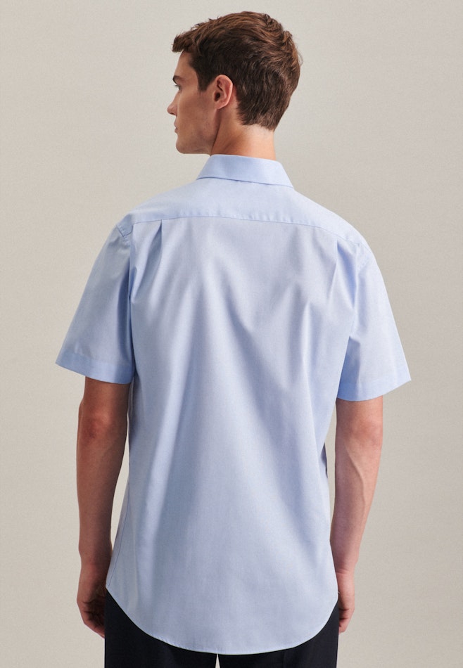 Non-iron Fil a fil Short sleeve Business Shirt in Regular with Kent-Collar in Light Blue | Seidensticker online shop