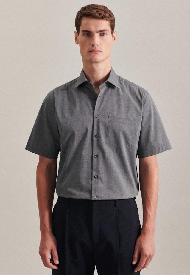 Non-iron Fil a fil Short sleeve Business Shirt in Regular with Kent-Collar in Grey |  Seidensticker Onlineshop