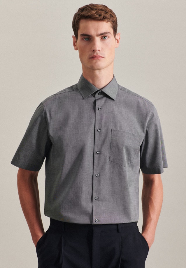 Non-iron Fil a fil Short sleeve Business Shirt in Regular with Kent-Collar in Grey |  Seidensticker Onlineshop