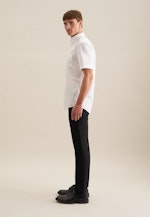 Non-iron Poplin Short sleeve Business Shirt in Regular with Button-Down-Collar in White |  Seidensticker Onlineshop