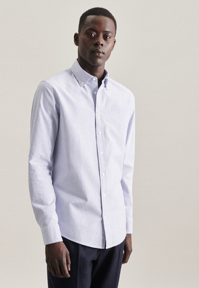 Business Shirt in Shaped with Button-Down-Collar in Light Blue | Seidensticker online shop