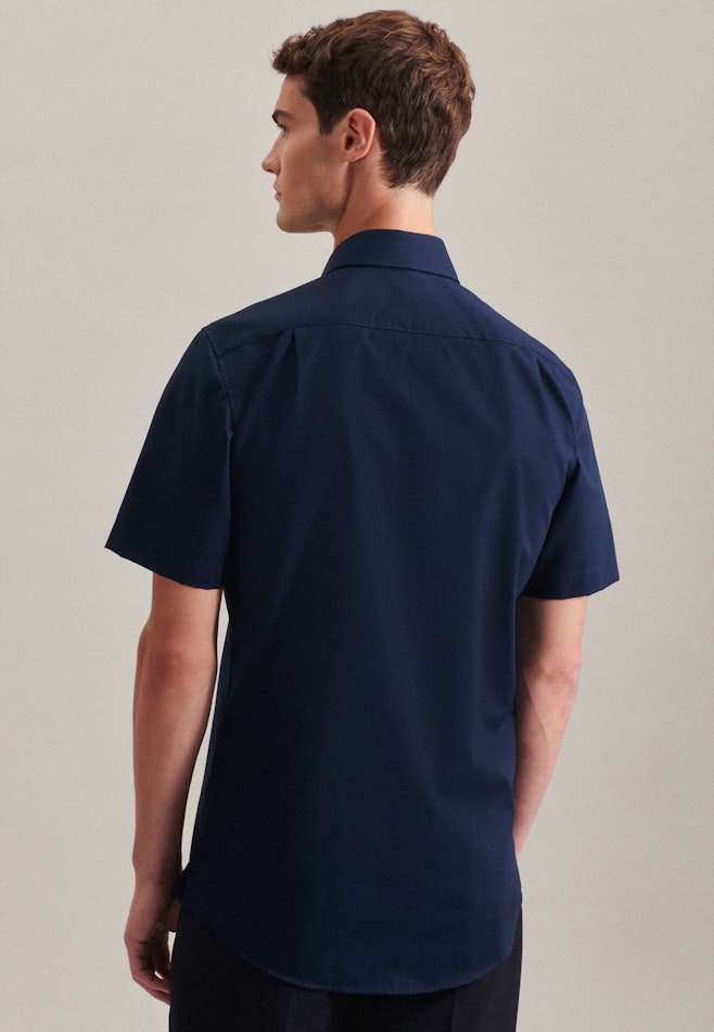 Non-iron Poplin Short sleeve Business Shirt in Regular with Kent-Collar in Dark Blue | Seidensticker online shop