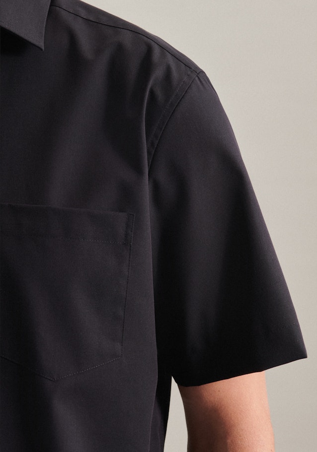 Bügelfreies Popeline Kurzarm Business Hemd in Regular mit Kentkragen in Schwarz |  Seidensticker Onlineshop