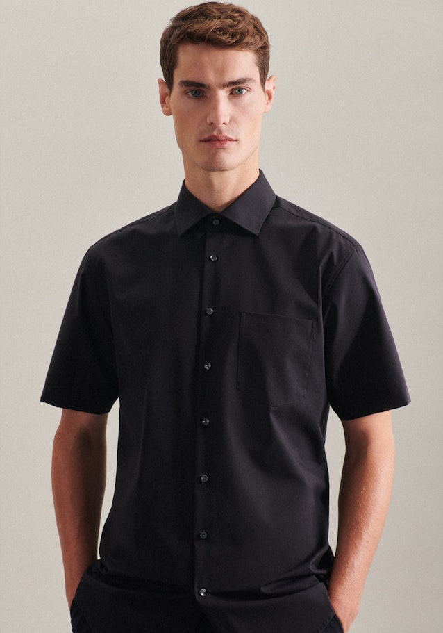 Non-iron Poplin Short sleeve Business Shirt in Regular with Kent-Collar in Black |  Seidensticker Onlineshop