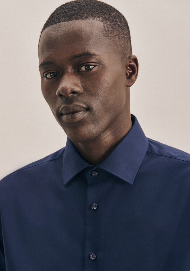 Non-iron Poplin Business Shirt in Shaped with Kent-Collar in Dark Blue | Seidensticker Onlineshop