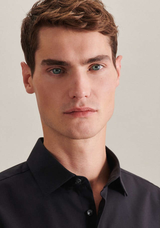 Non-iron Poplin Business Shirt in Shaped with Kent-Collar in Black | Seidensticker Onlineshop