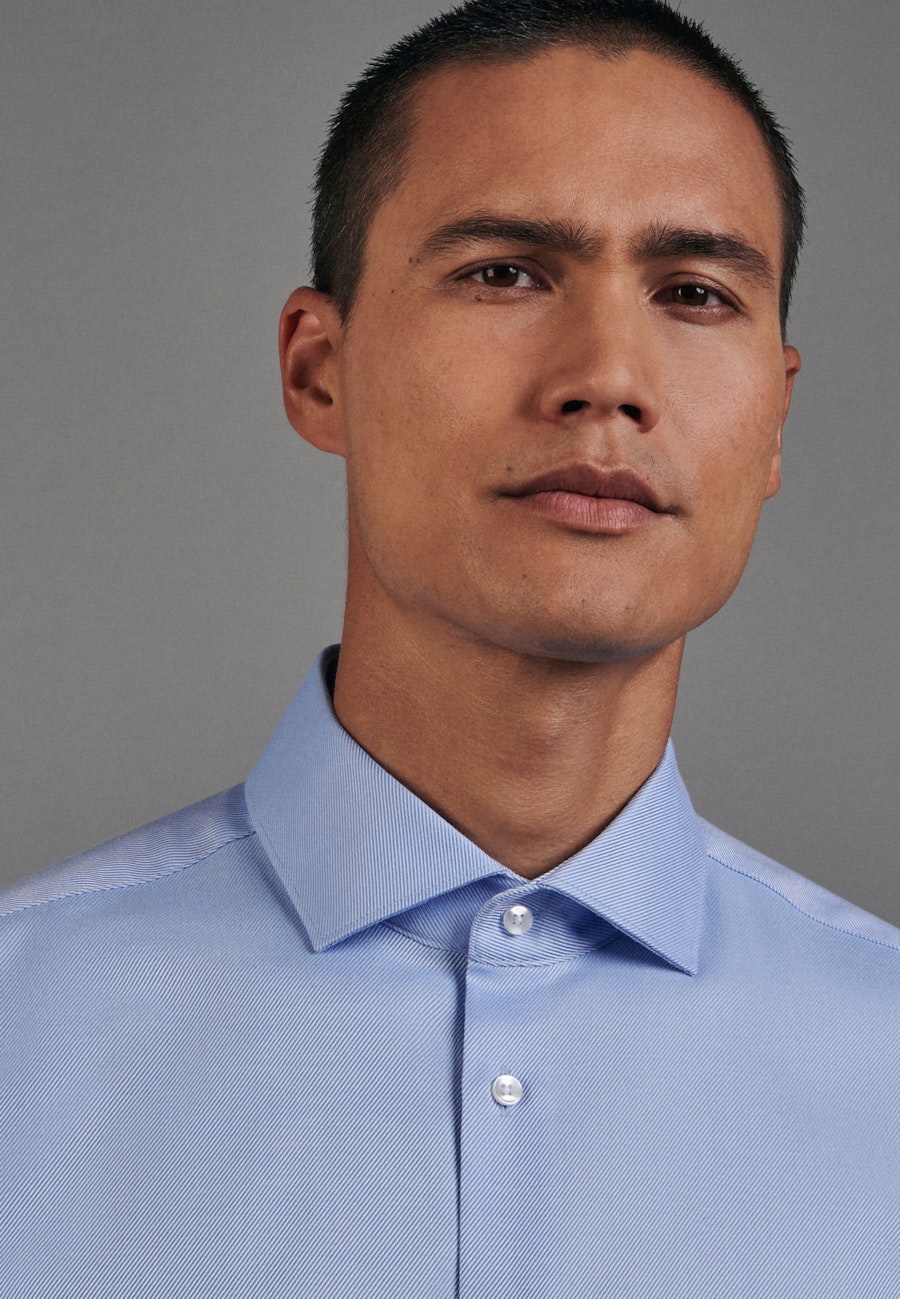 Bügelleichtes Twill Business Hemd in Shaped mit Kentkragen in Hellblau |  Seidensticker Onlineshop