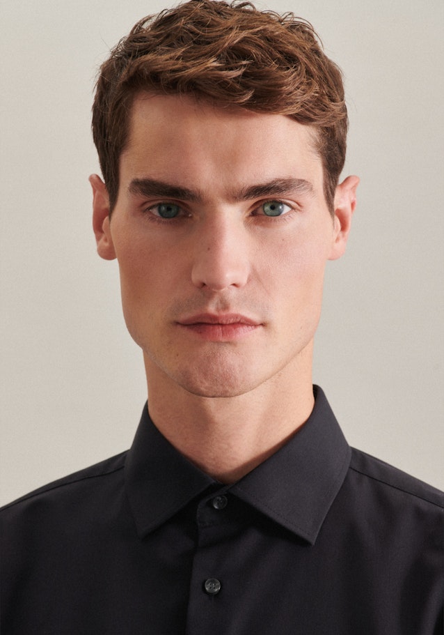 Non-iron Poplin Business Shirt in Shaped with Kent-Collar and extra long sleeve in Black |  Seidensticker Onlineshop