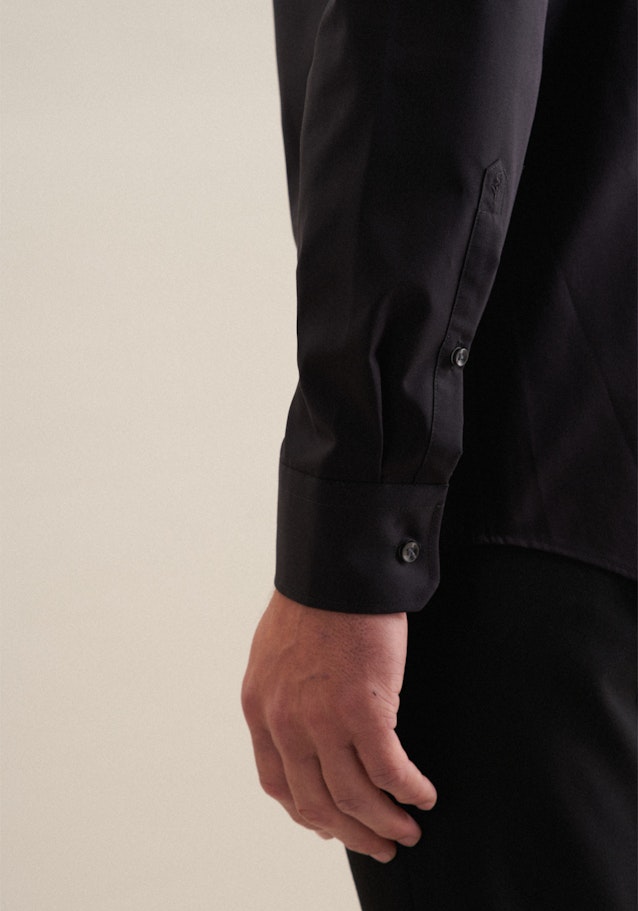 Bügelfreies Popeline Business Hemd in Shaped mit Kentkragen und extra langem Arm in Schwarz |  Seidensticker Onlineshop