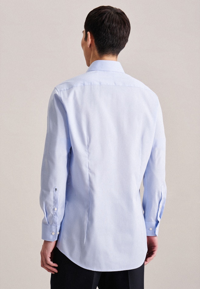 Non-iron Poplin Business Shirt in Shaped with Kent-Collar and extra long sleeve in Light Blue | Seidensticker online shop