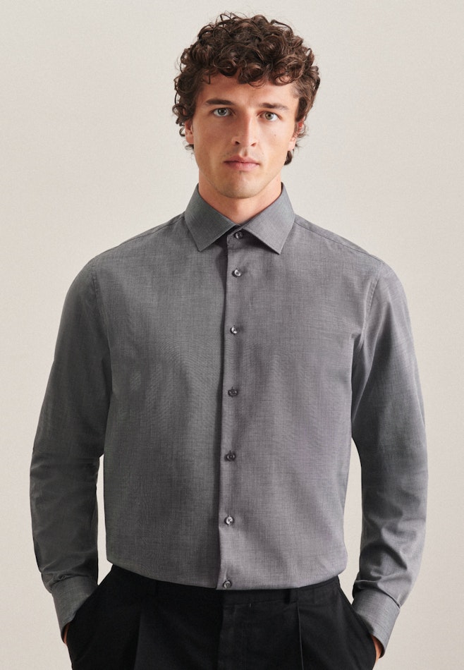 Non-iron Poplin Business Shirt in Shaped with Kent-Collar and extra long sleeve in Grey | Seidensticker online shop