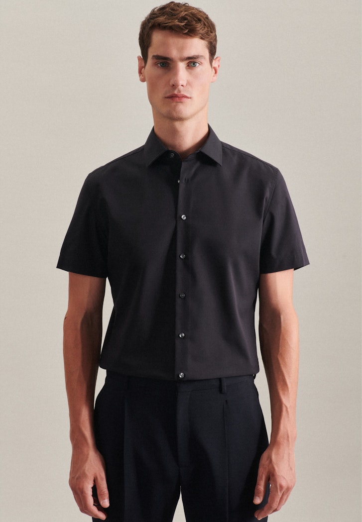 Herren Bügelfreies Popeline Kurzarm Business Hemd in Slim mit Kentkragen  schwarz | Seidensticker | Klassische Hemden