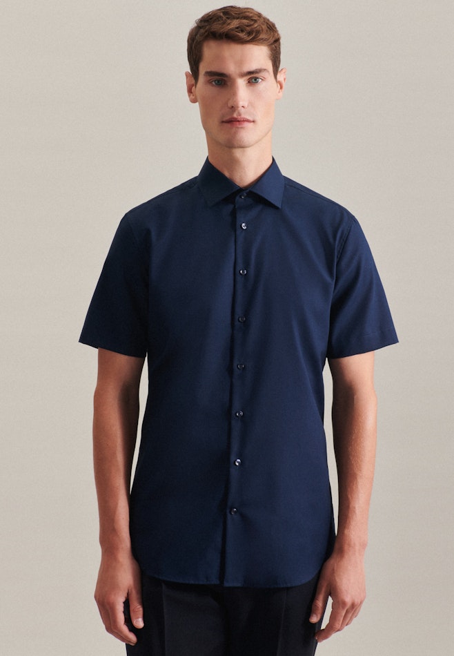 Non-iron Poplin Short sleeve Business Shirt in Slim with Kent-Collar in Dark Blue | Seidensticker online shop