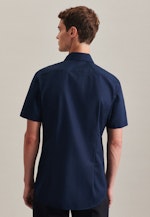 Non-iron Poplin Short sleeve Business Shirt in Slim with Kent-Collar in Dark Blue |  Seidensticker Onlineshop