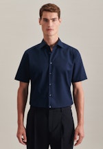 Non-iron Poplin Short sleeve Business Shirt in Slim with Kent-Collar in Dark Blue |  Seidensticker Onlineshop