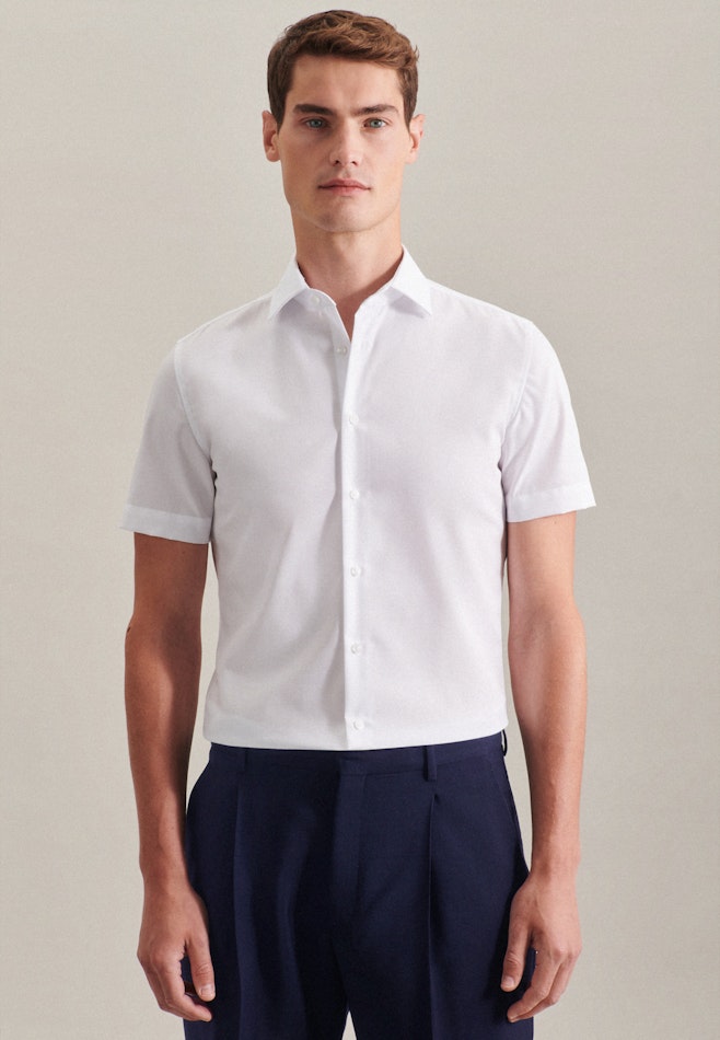 Non-iron Poplin Short sleeve Business Shirt in Slim with Kent-Collar in White | Seidensticker online shop