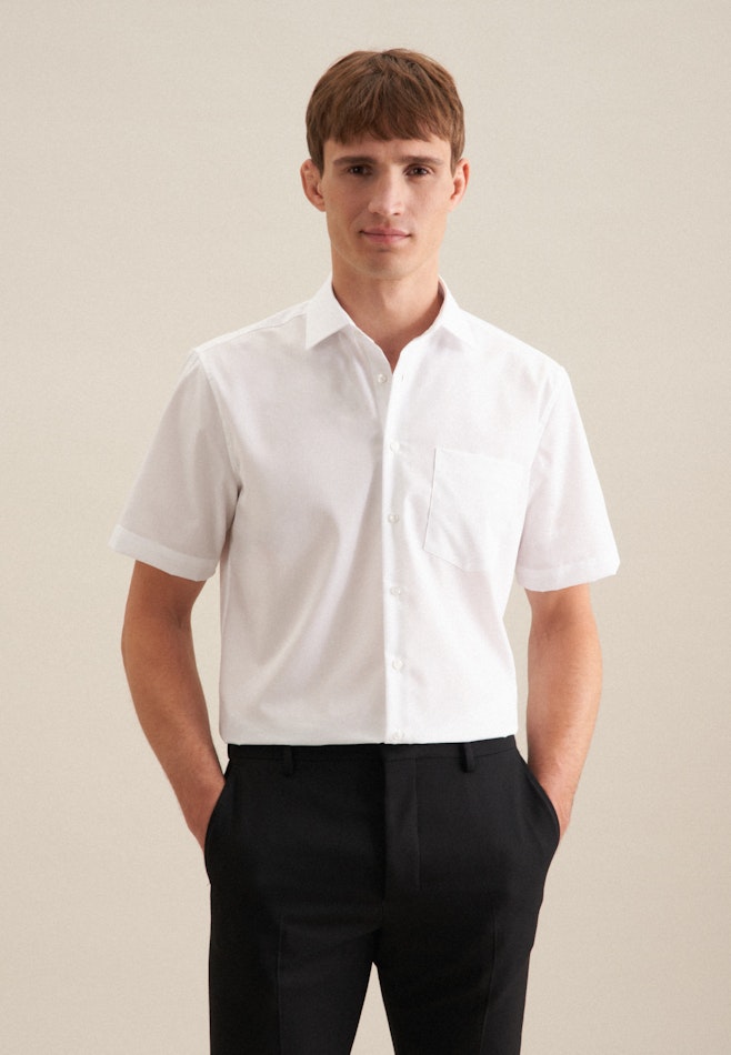Non-iron Poplin Short sleeve Business Shirt in Comfort with Kent-Collar in White | Seidensticker online shop